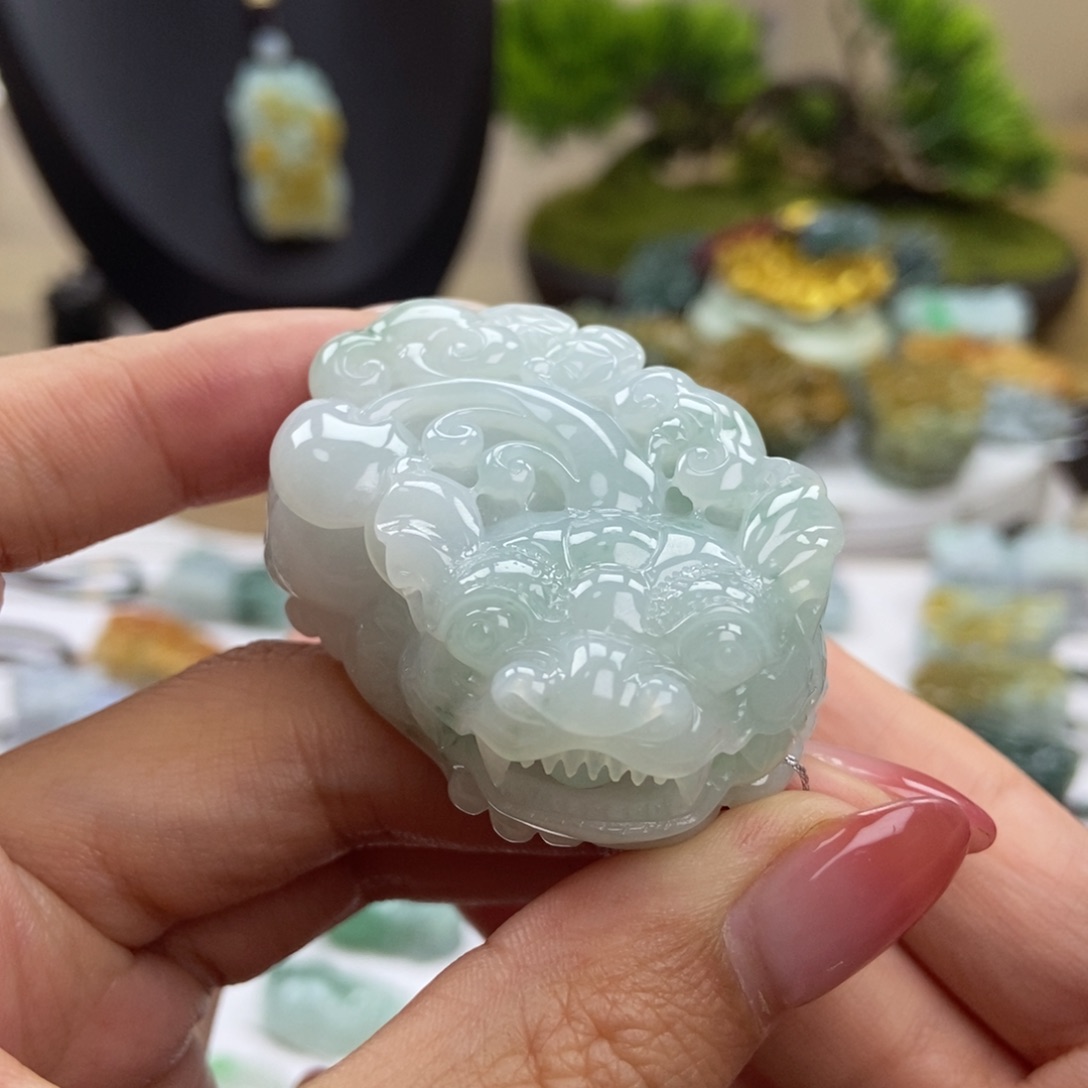 颈饰未镶嵌翡翠A5 糯胶飘花含珠如意貔貅