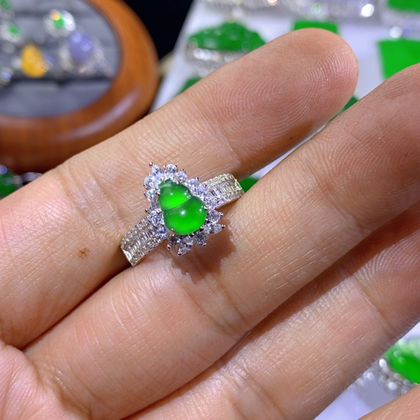 【闪购商品】翡翠挂件银S925镶嵌天然翡翠