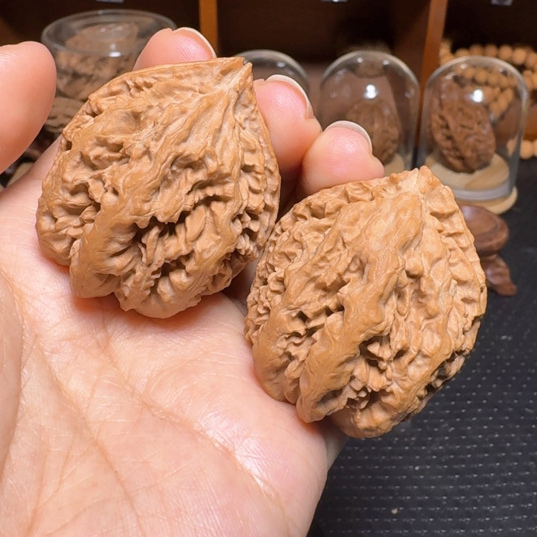 文玩核桃把件蚂蚁虎头