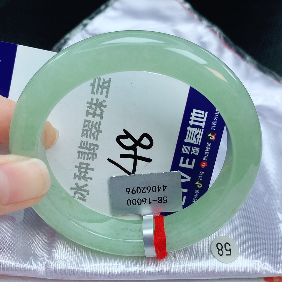 翡翠手镯未镶嵌缅甸天然A货翡翠手镯