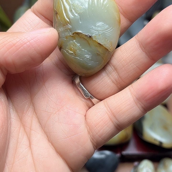 和田玉未镶嵌颈饰
