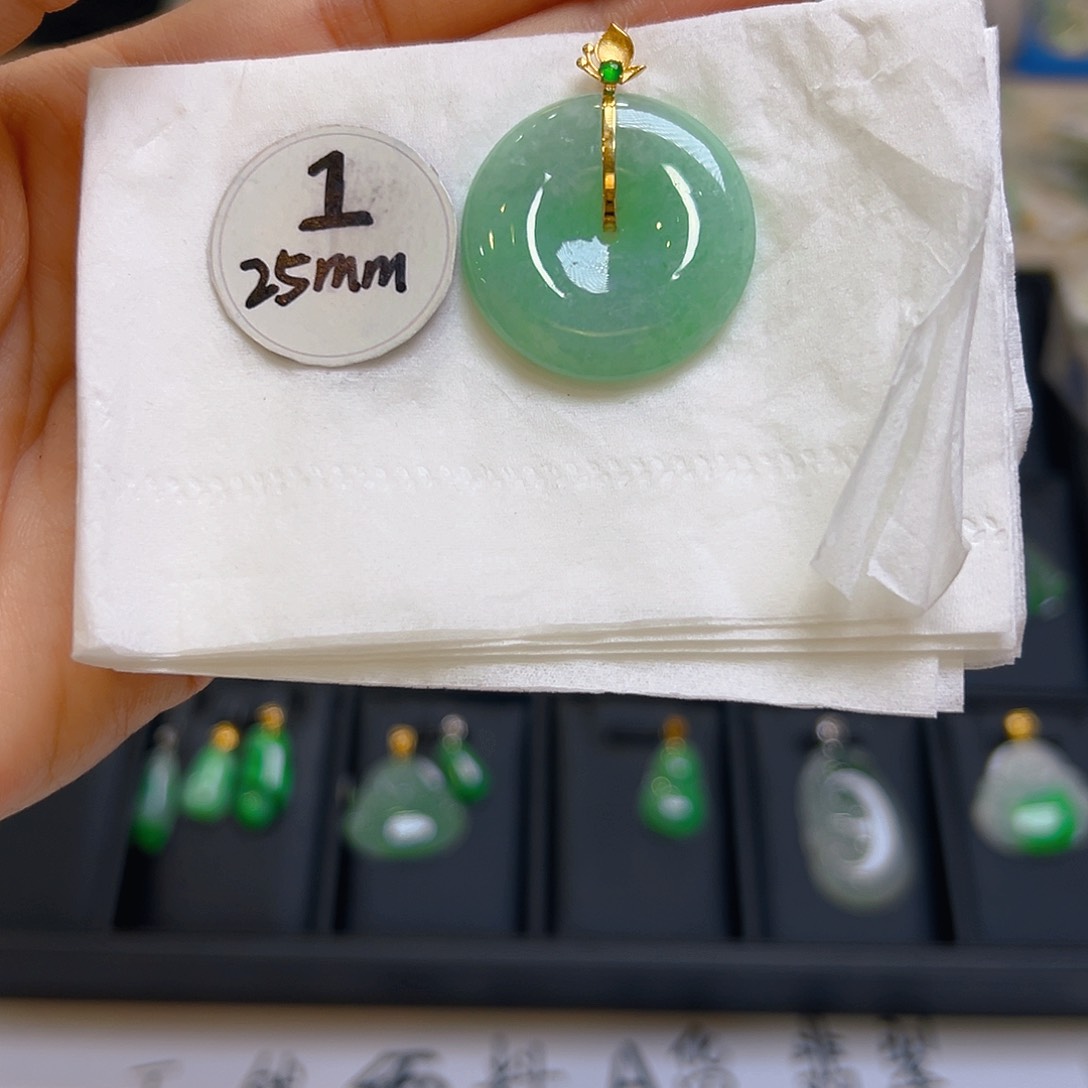 翡翠颈饰18K金镶嵌翡翠