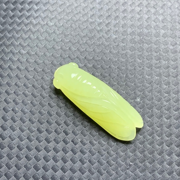 和田玉黄口料一鸣惊人挂件