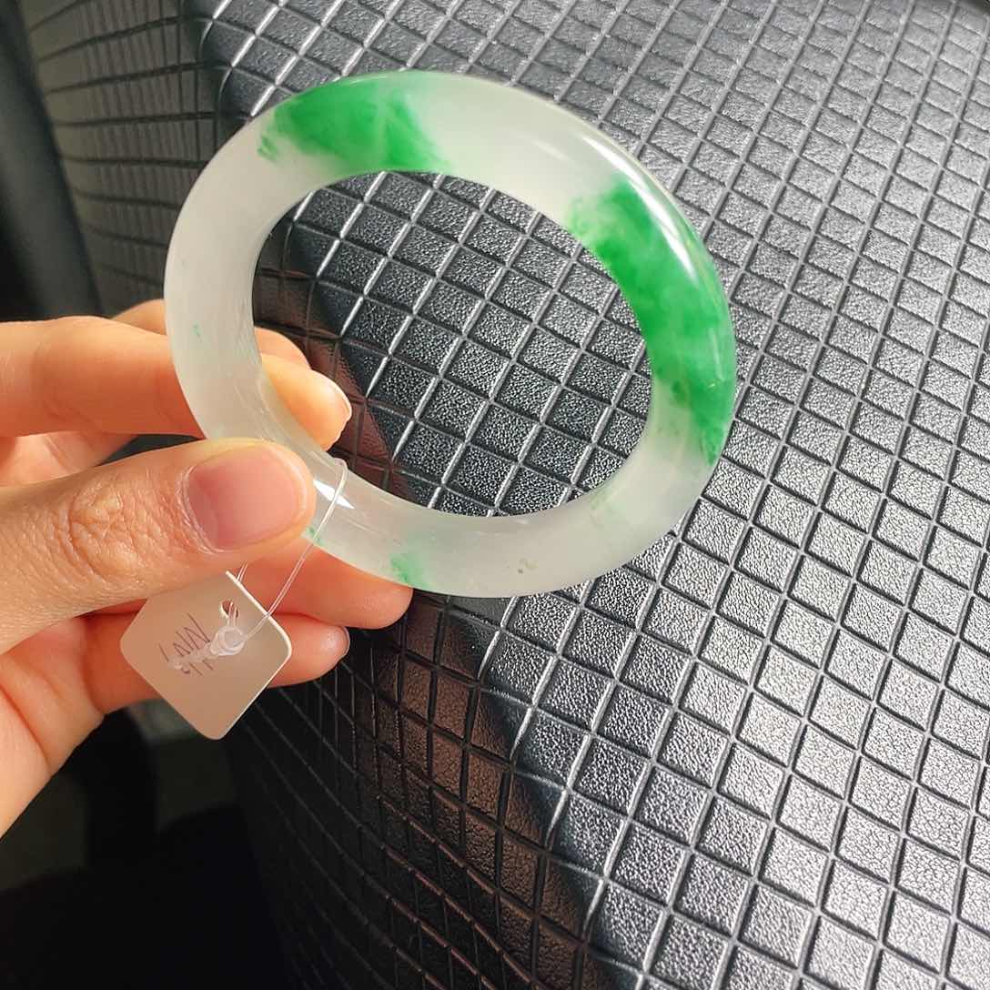 石英质玉手镯未镶嵌仙***丘