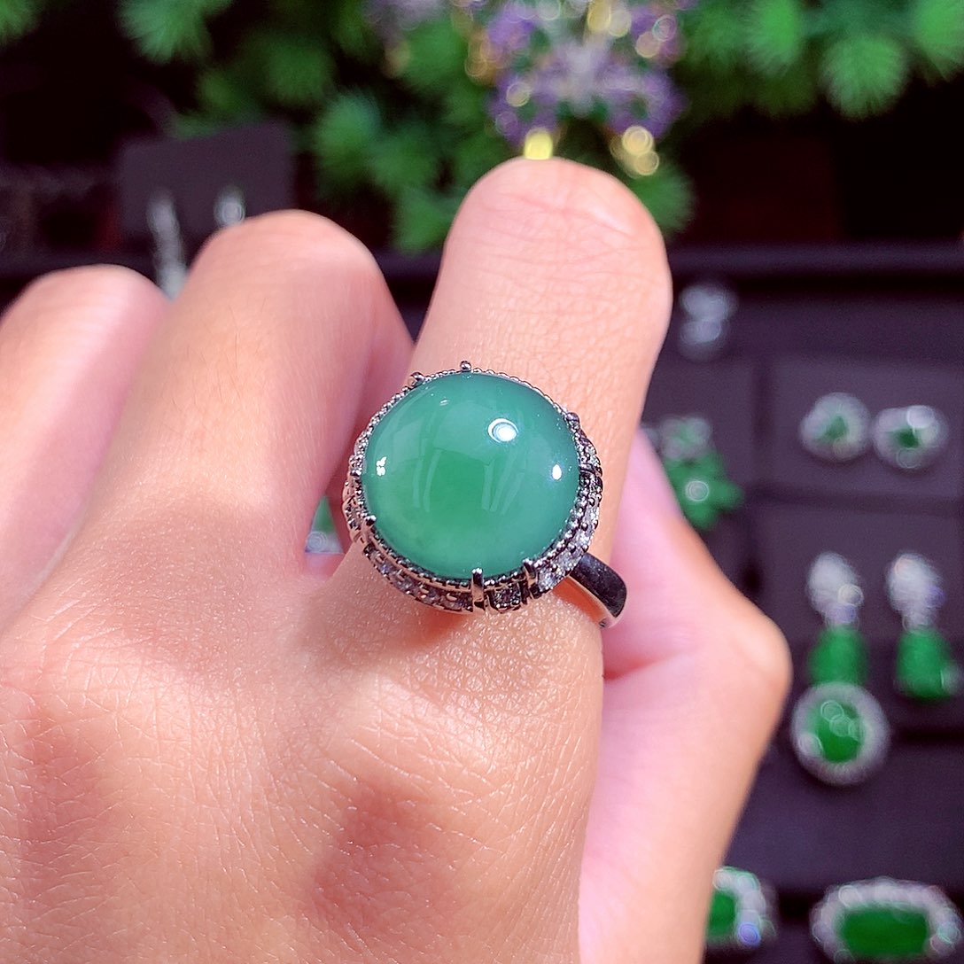 颈饰未镶嵌翡翠天然