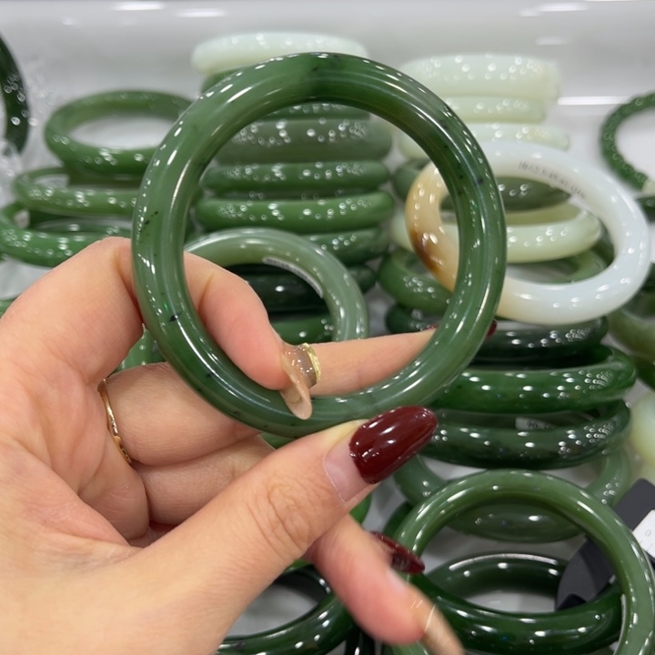 和田玉未镶嵌手镯56圈口