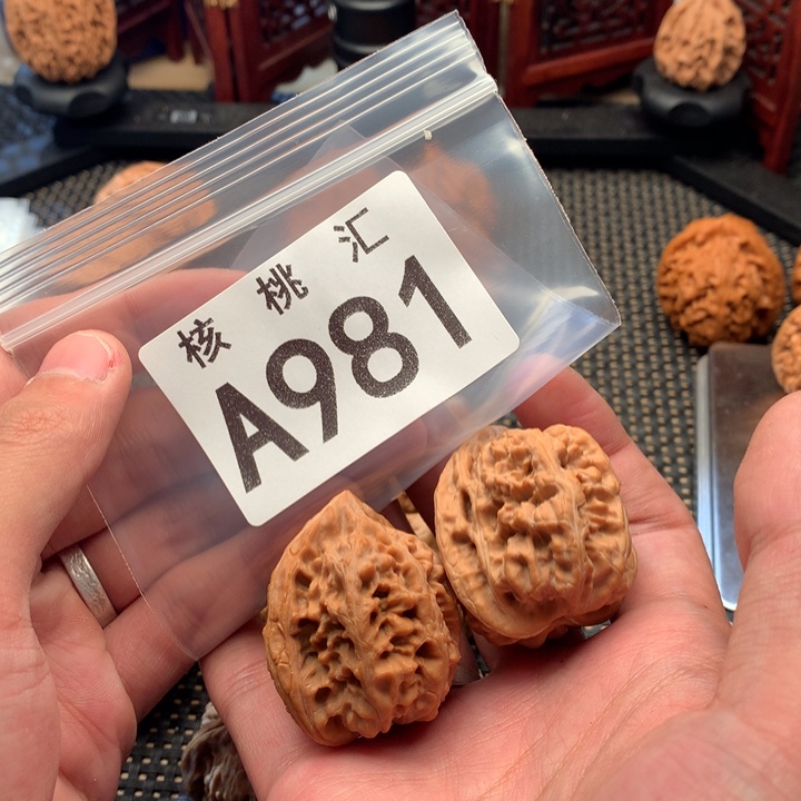 文玩核桃吊坠三羊谷