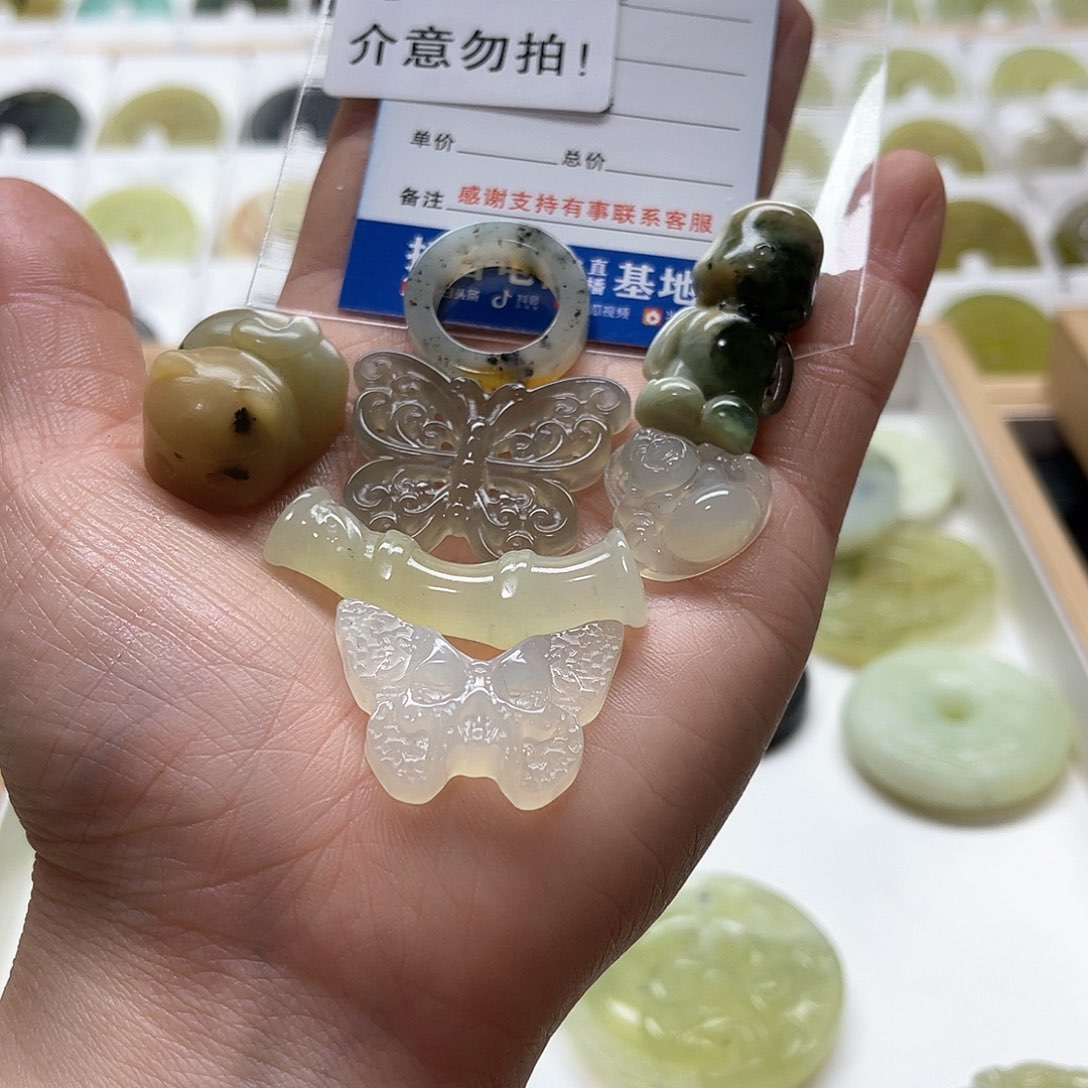 蛇纹石玉颈饰未镶嵌