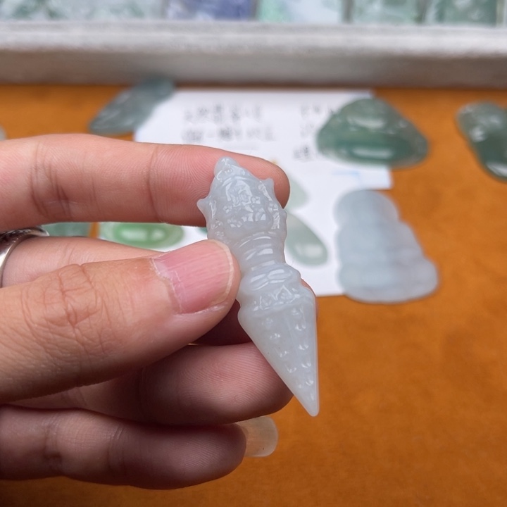 翡翠颈饰未镶嵌杵