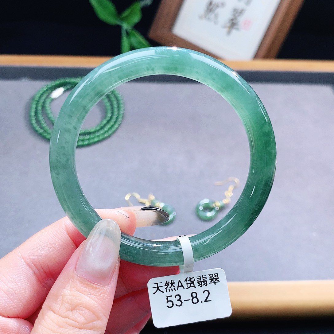 翡翠手镯（圆镯）未镶嵌