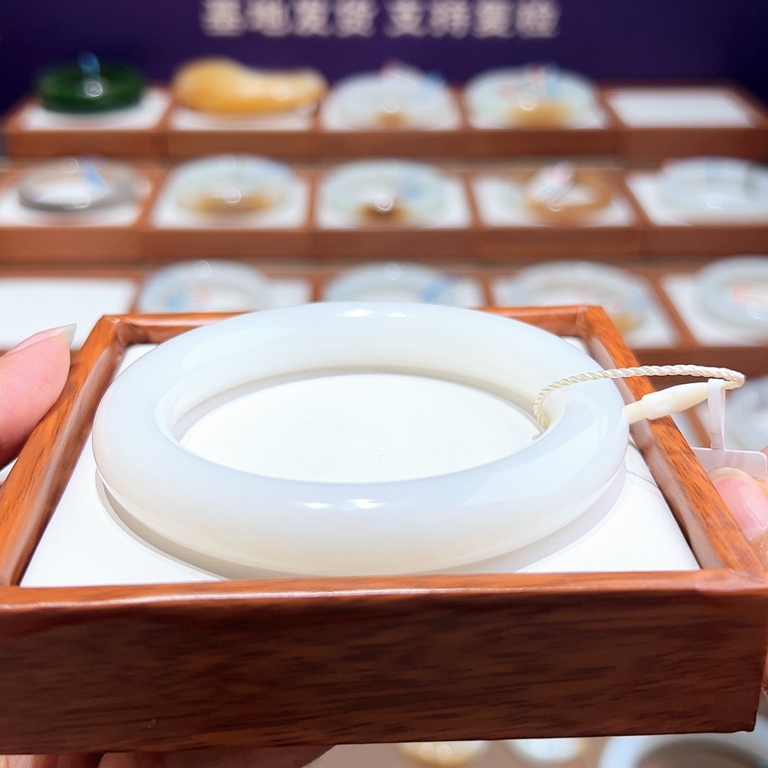 和田玉手镯56/57未镶嵌