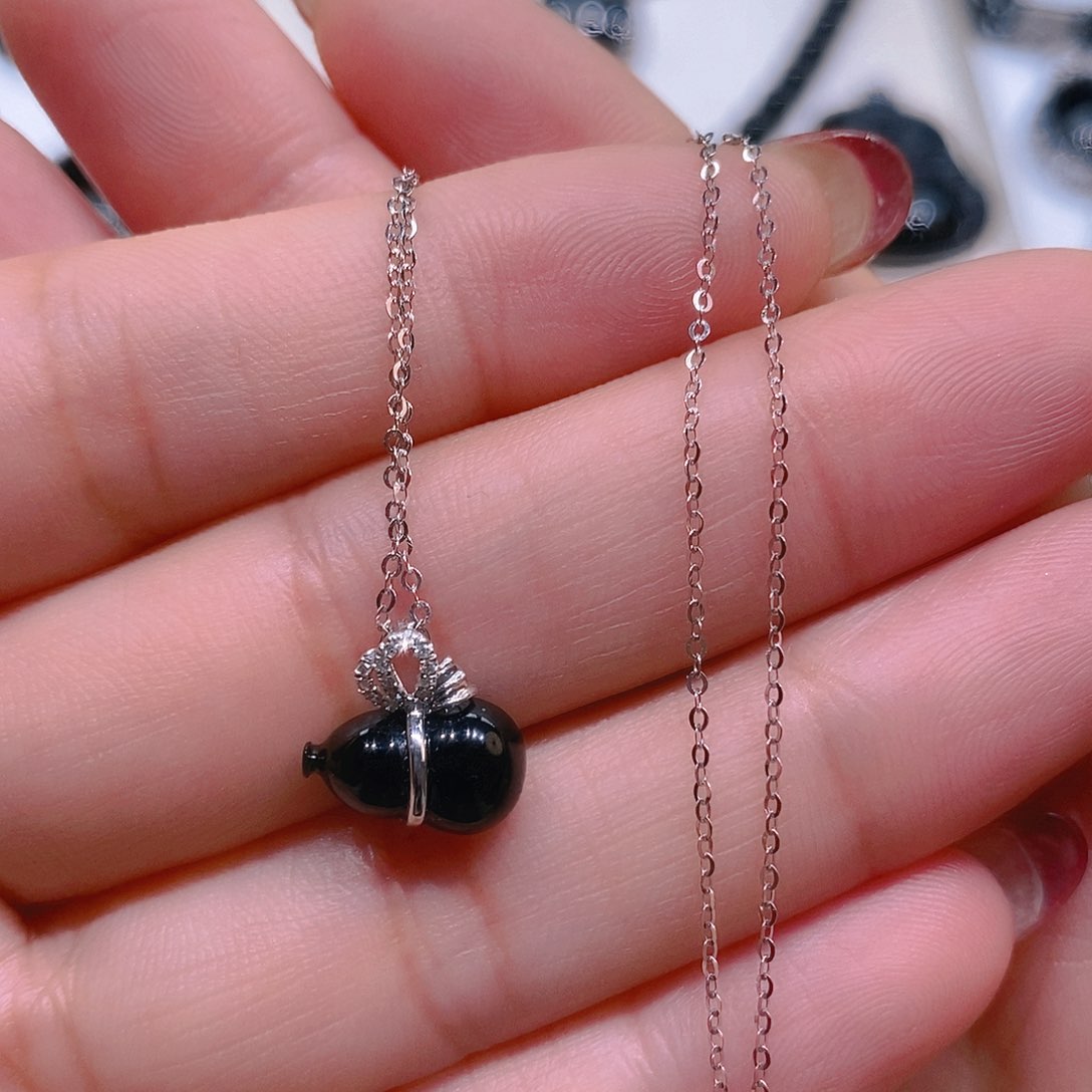 翡翠颈饰18K金镶嵌吊坠