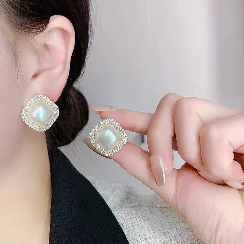 铜合金耳饰 方形珠珠耳饰女法式复古时尚新款高级耳饰气质