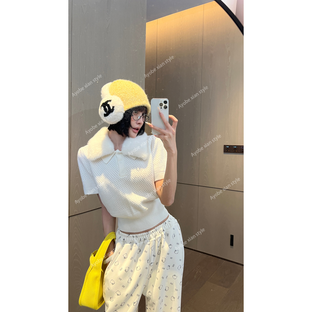 【AYOBE】小贤 12月25日10:00新品  俏皮仿水貂毛绒领镂空针织上衣