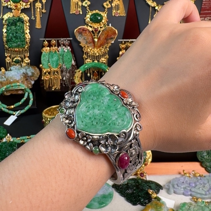 翡翠银S925镶嵌颈饰阳绿手镯 炸价