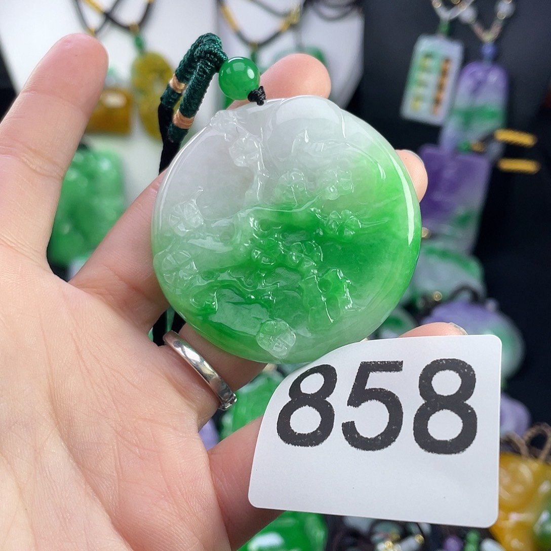 翡翠未镶嵌吊坠(赠链)