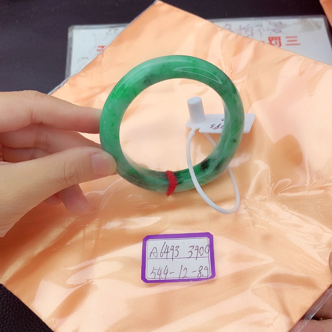 翡翠手镯未镶嵌翡翠