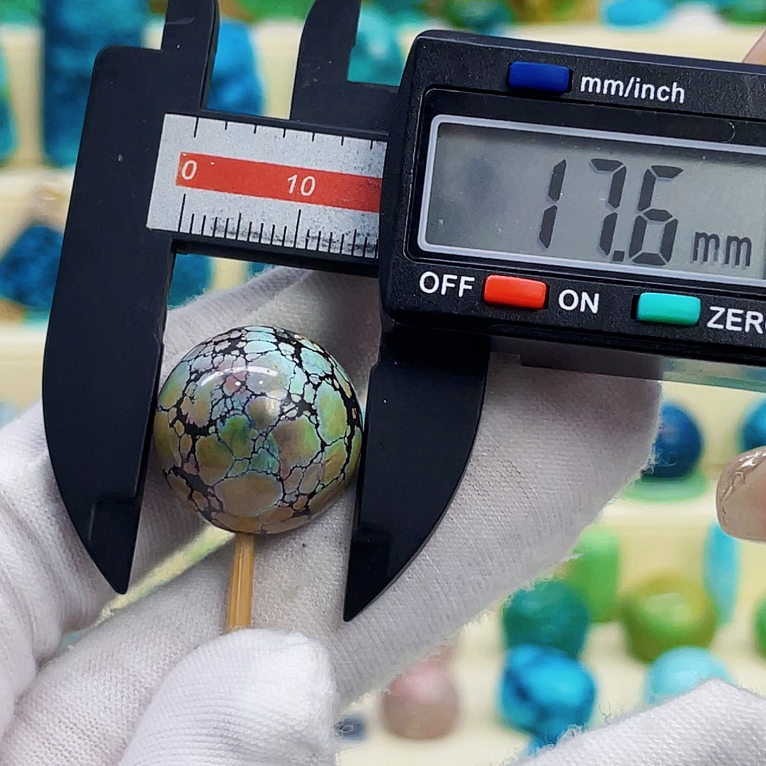 绿松石未镶嵌颈饰