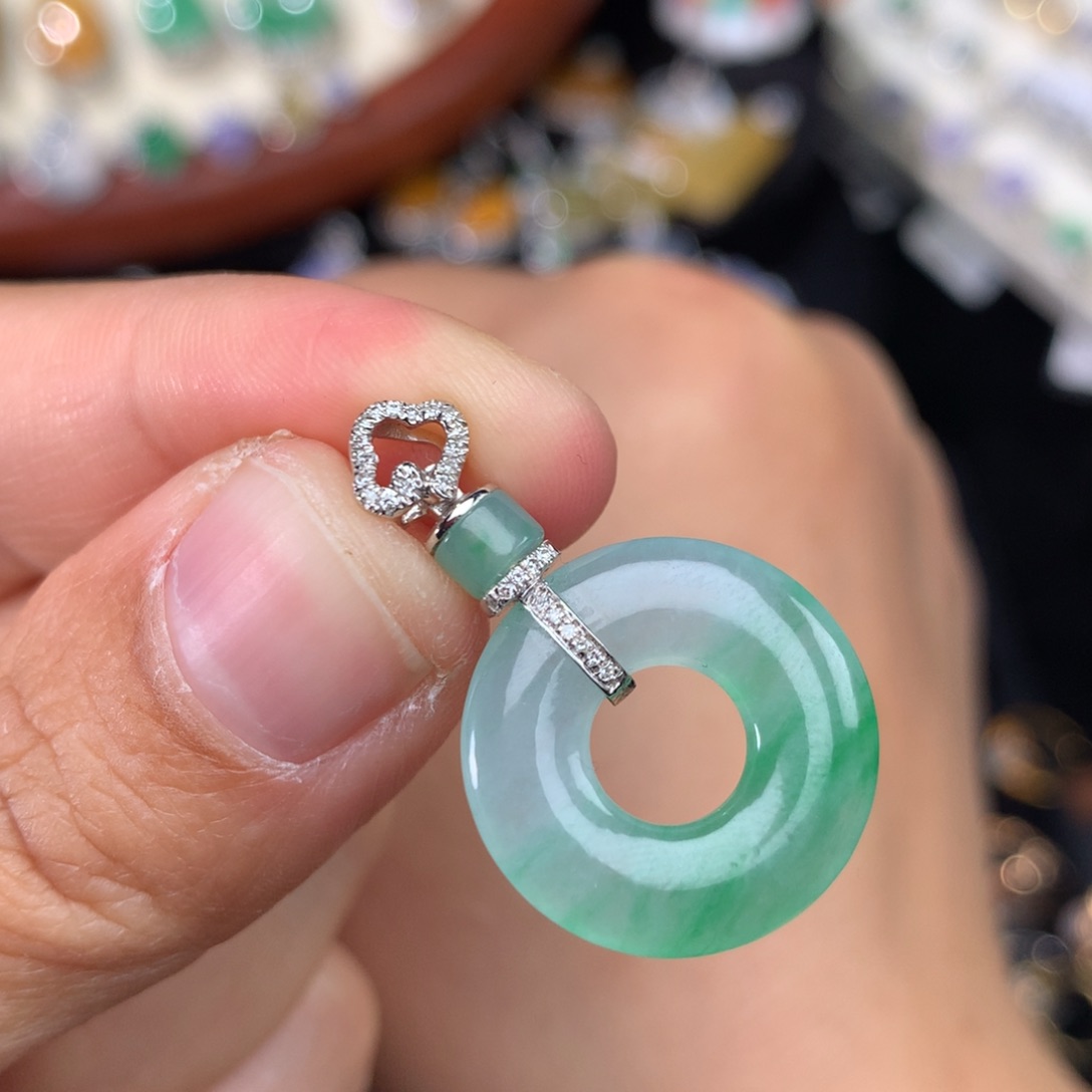 翡翠吊坠(不含链)18K金镶嵌