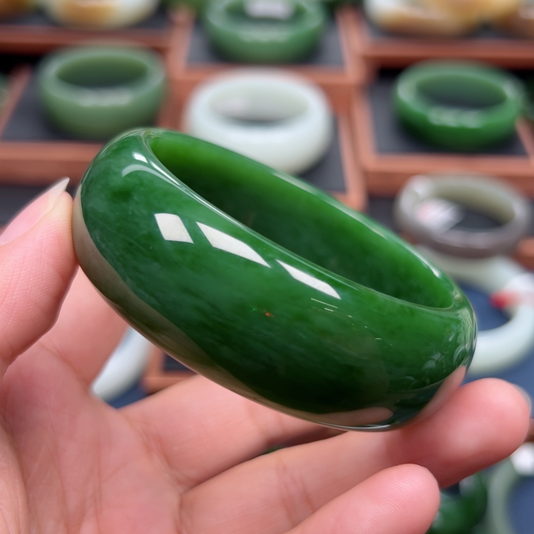 未镶嵌手镯和田玉（碧玉）