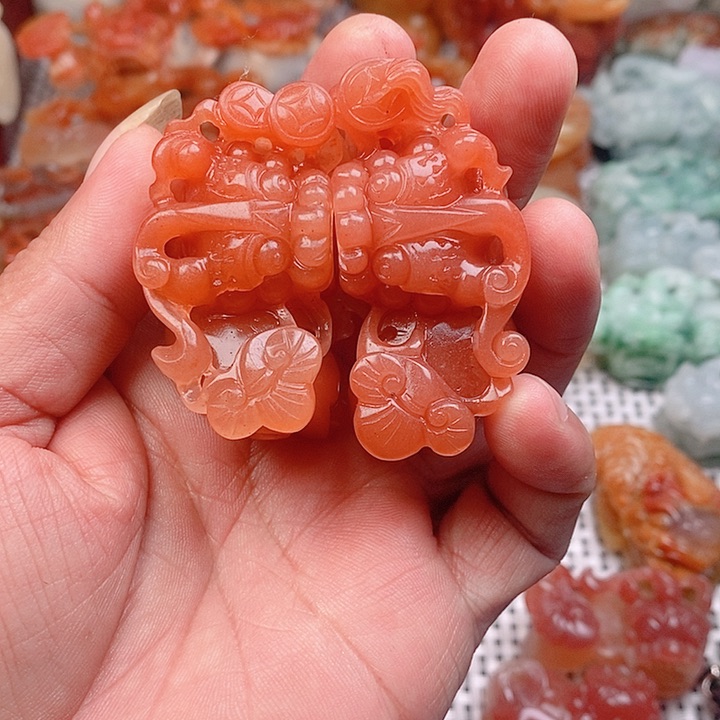 石英质玉（黄龙玉）颈饰未镶嵌