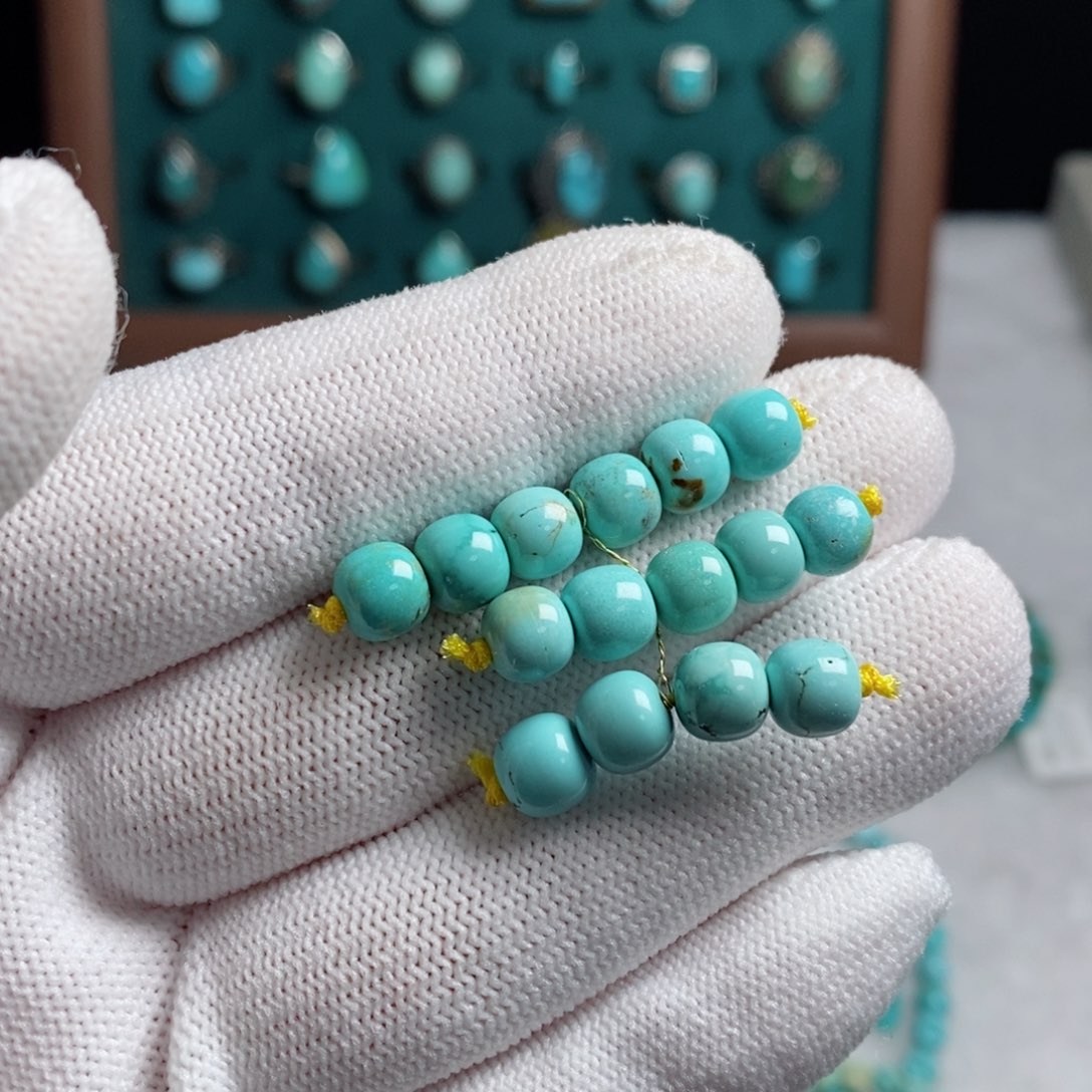 绿松石颈饰未镶嵌