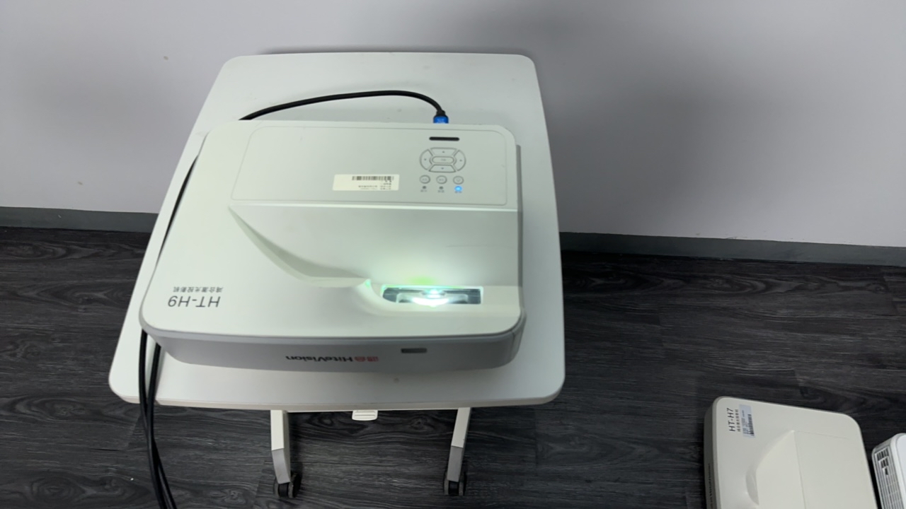 9新  9新 二手 鸿合投影仪 运费自理