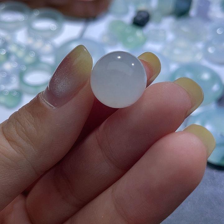 橙***京定制翡翠未镶嵌珠子