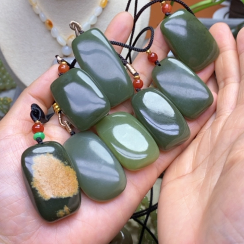 【闪购商品】颈饰未镶嵌岫岩老玉（透闪石质玉）爱*
