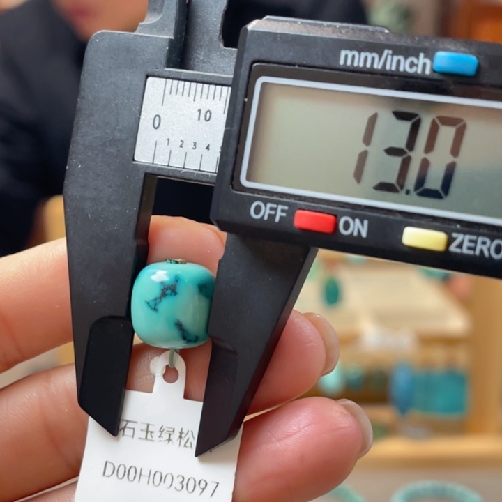 灰***黑绿松石未镶嵌珠宝奇石