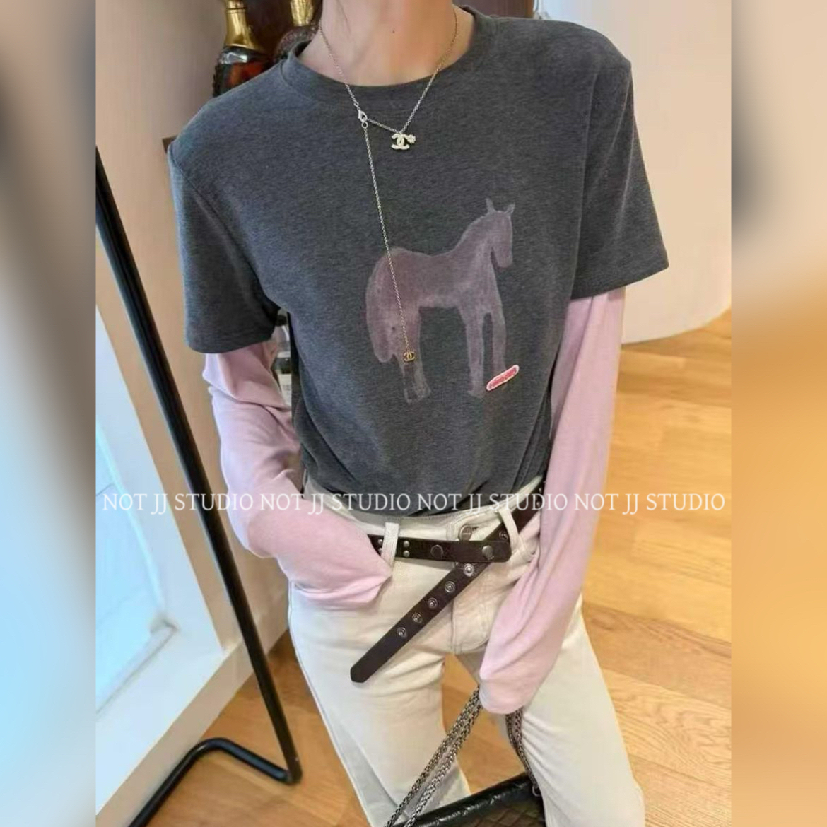 不是JIANJIAN【粉丝小马】新时尚圆领假两件印花撞色拼接长袖T恤