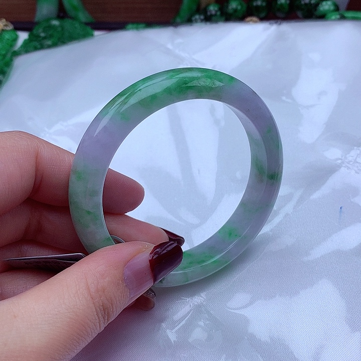 翡翠手镯未镶嵌翡翠