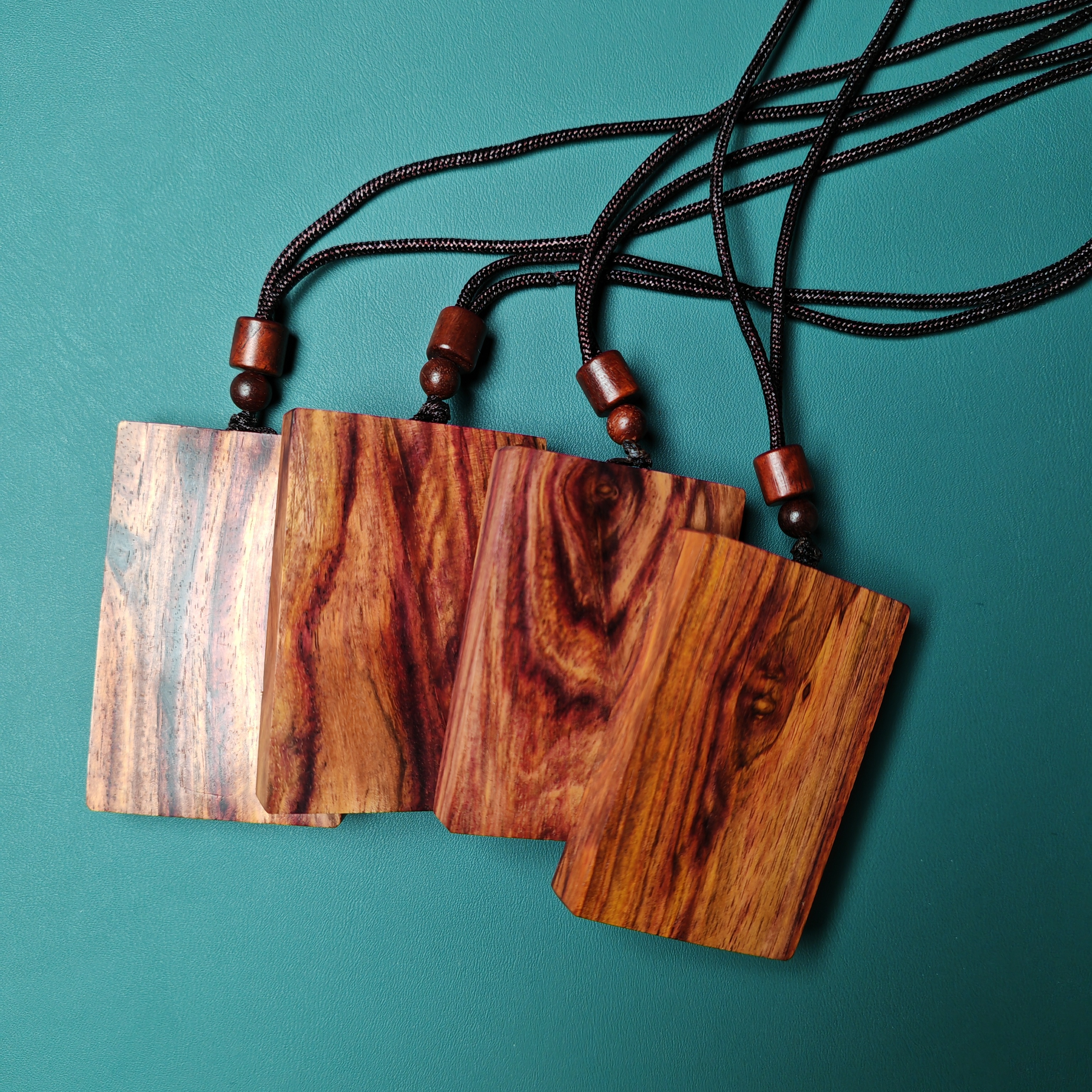 海南黄花梨无事牌多样性发一条