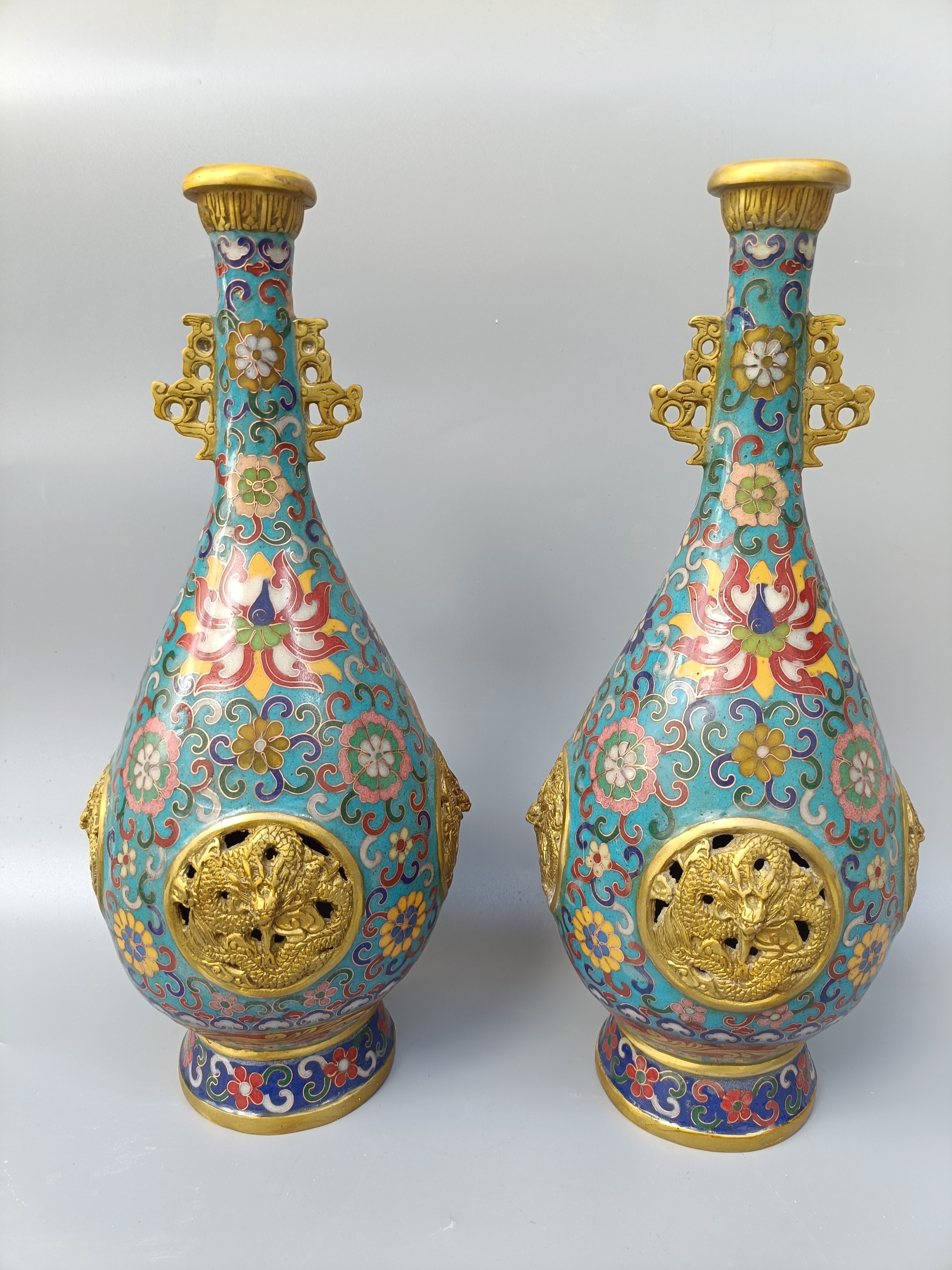 铜，镂空花瓶摆件