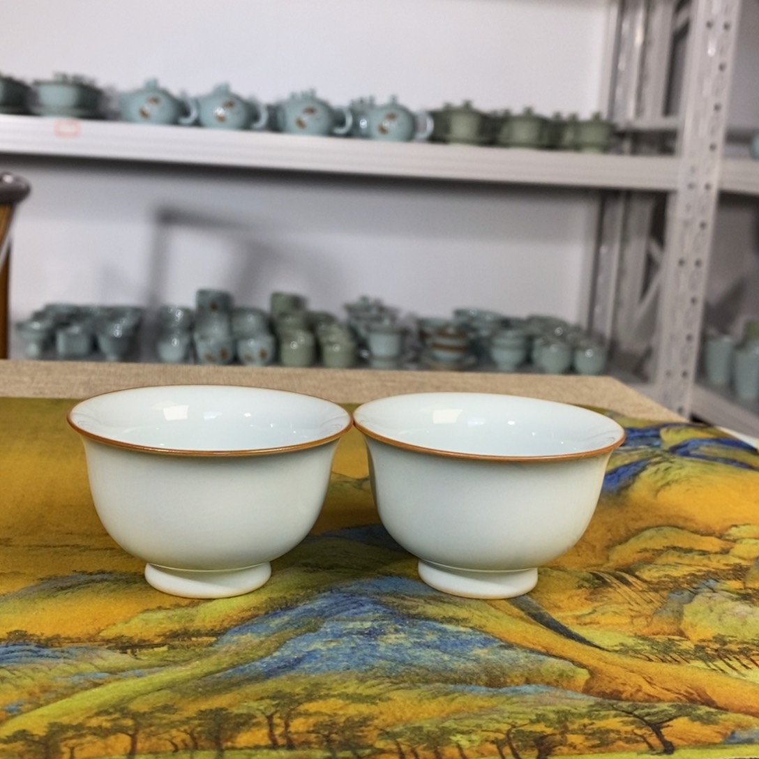 【闪购商品】月白压手杯微微瑕。。。。。。