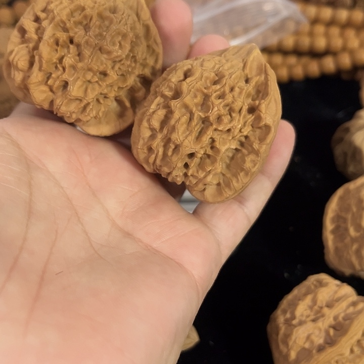 吖***)文玩核桃把件49左右微瑕练手官帽，朋友福利