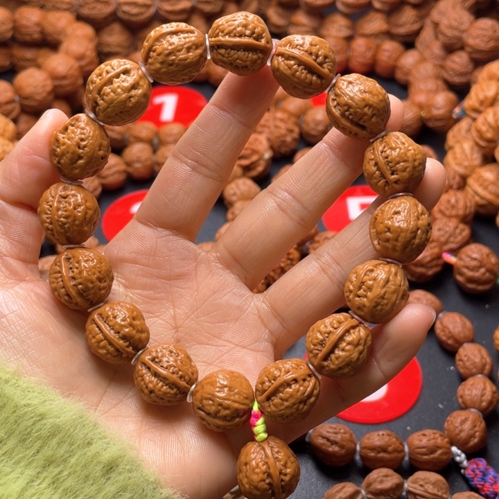 文玩核桃吊坠小麒麟