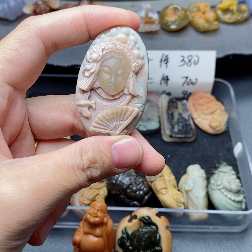 【闪购商品】定制石英质玉吊坠未镶嵌