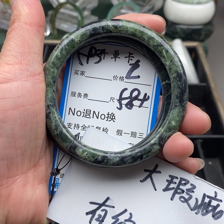 蛇纹石玉未镶嵌手镯