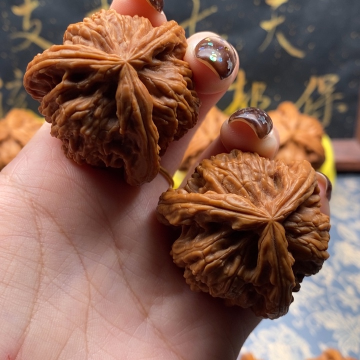 一***顺文玩核桃吊坠白狮子