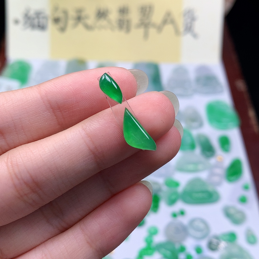 翡翠裸石缅甸天然A货翡翠阳绿随形