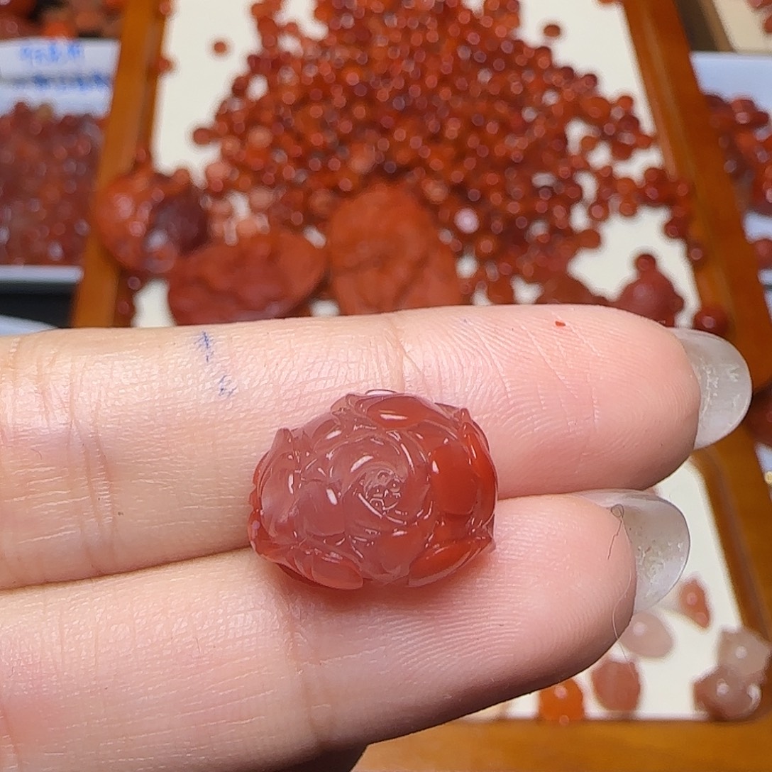 哈***蒂南红玛瑙未镶嵌颈饰