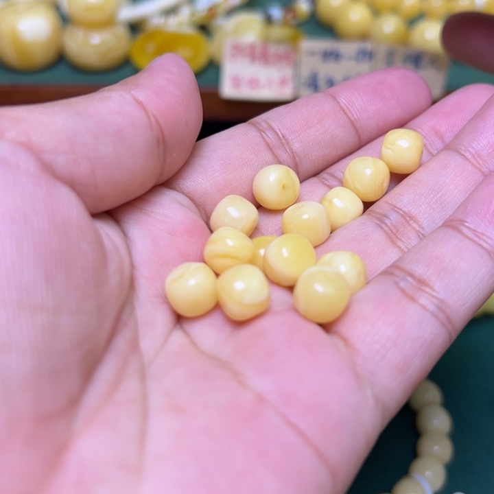 蜜蜡未镶嵌珠宝奇石8*7多样性发其一
