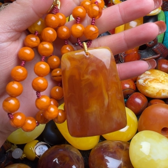 琥珀手串未镶嵌红**?蜜蜡