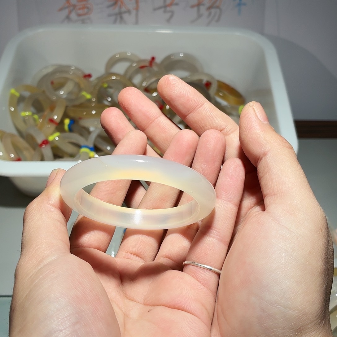 천****玛瑙/玉髓未镶嵌手镯