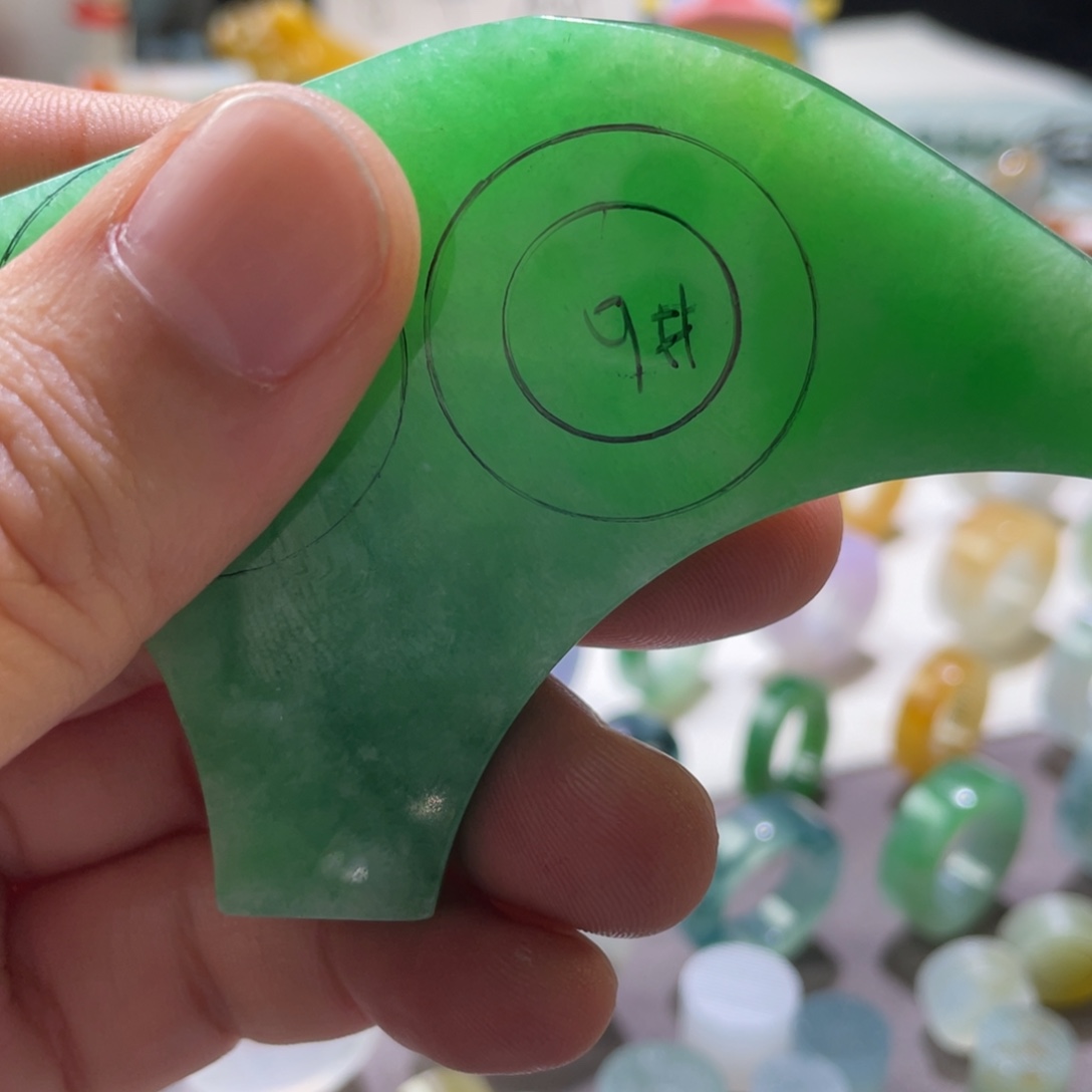 不***猪定制翡翠未镶嵌翡翠