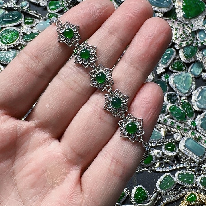 翡翠颈饰未镶嵌天然A货翡翠放漏