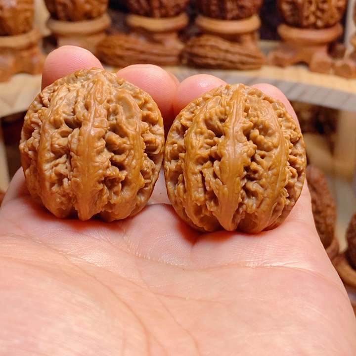 永***恒文玩核桃把件水晶蚂蚁蛋