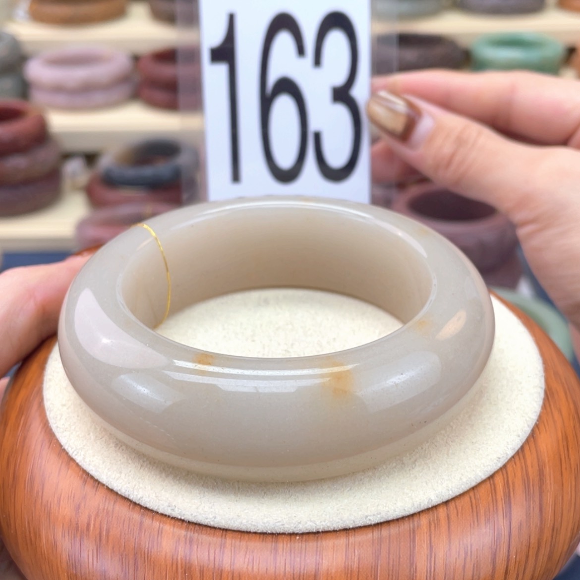 【闪购商品】石英质玉手镯未镶嵌