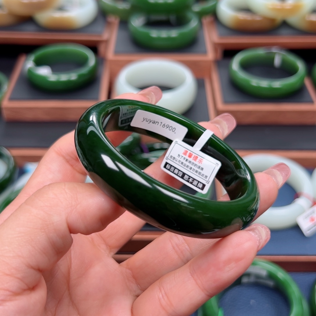 未镶嵌手镯和田玉（碧玉）